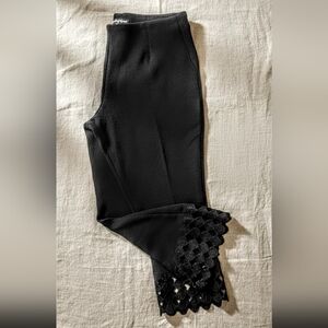 [Peter Nygard] Black Cropped Pull-On Slim-Fit Capris Lattace Hem Sz 6